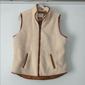Old Navy Cream and Tan Fleece Sherpa Vest